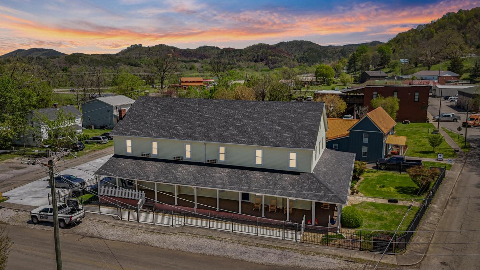 The Tellico Plains Inn And Event Venue ภายนอก รูปภาพ